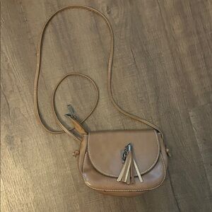 Elegant Tan Leather Crossbody Bag